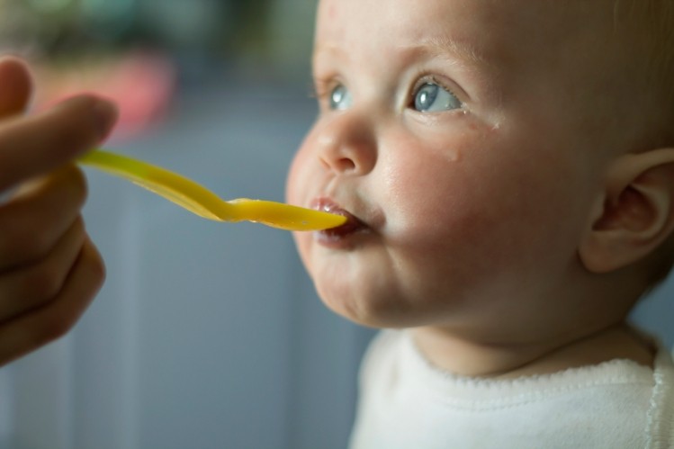 When to Introduce a Spoon to Baby